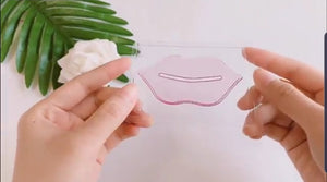 Moisturising collagen lip plumping mask
